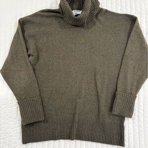 Old Navy women’s Olive Turtleneck Sweater